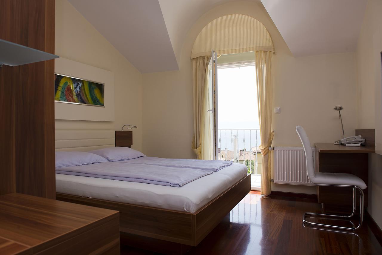Hotel Pansion Maestral à Novi Vinodolski Extérieur photo