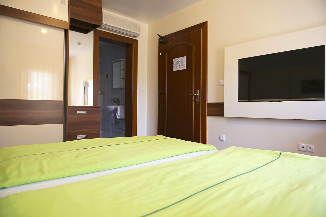 Hotel Pansion Maestral à Novi Vinodolski Extérieur photo